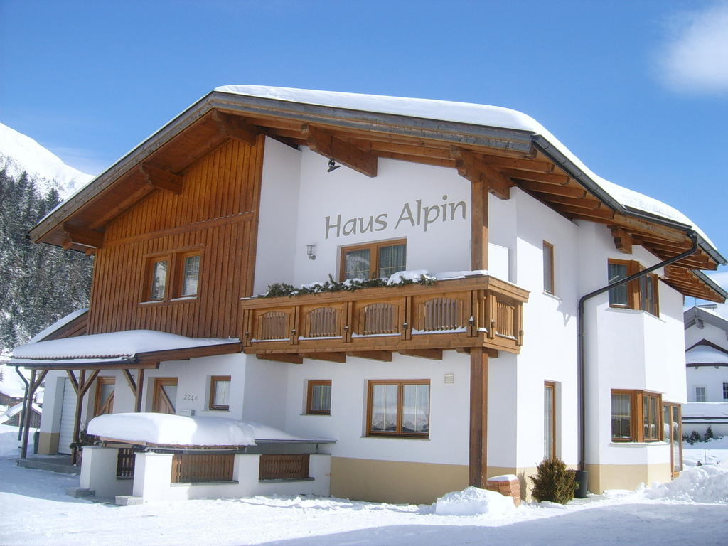 Haus Alpin Apartments Pettneu am Arlberg Exterior photo